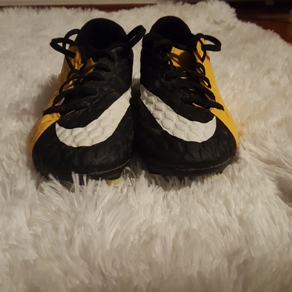 Nike HyperVenom Soccer Cleats - Picture 2 of 3